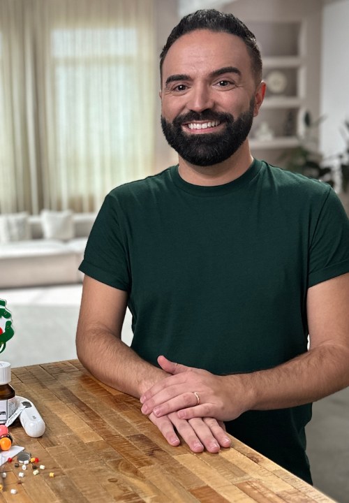 Kinderarzt Dr. Vitor Gatinho lächelt in die Kamera
