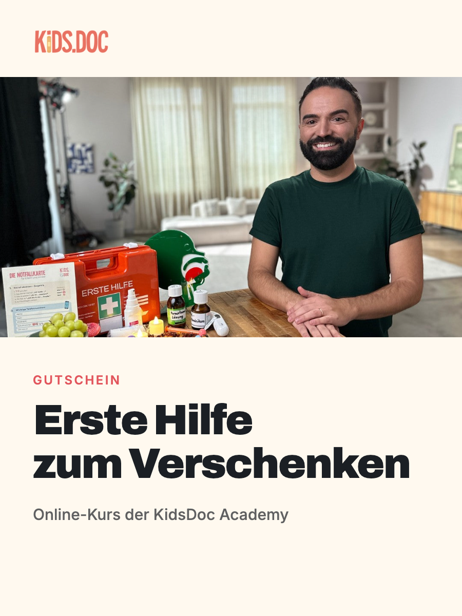 Kinderarzt Dr. Vitor Gatinho mit Erste-Hilfe-Koffer: Gutschein für den Erste-Hilfe-Kurs